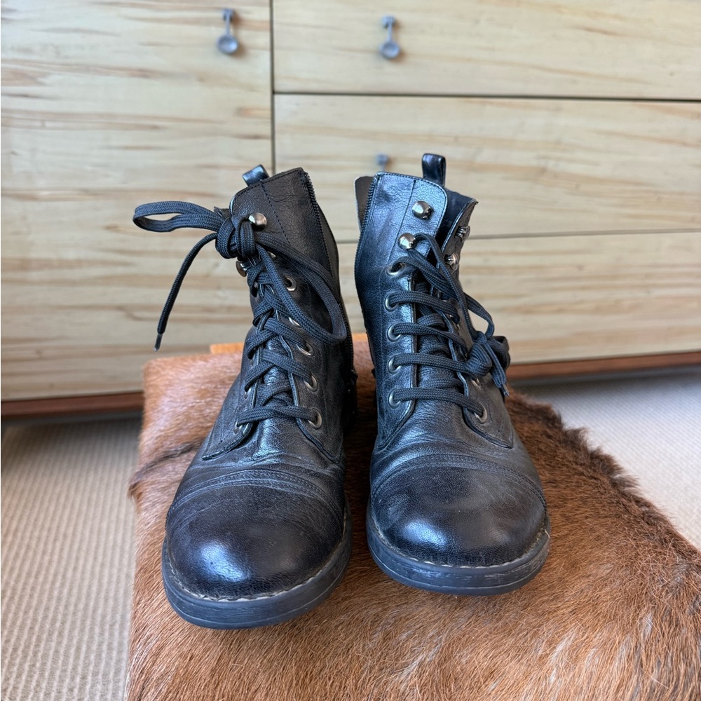 Women's Black Lace-Up Leather Boots - Picture 2 of 3